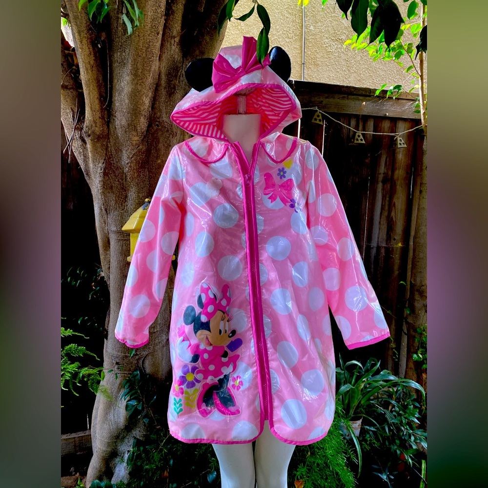 Minnie Mouse Disney exclusive kids rain coat pink with polka dots No Offers!
